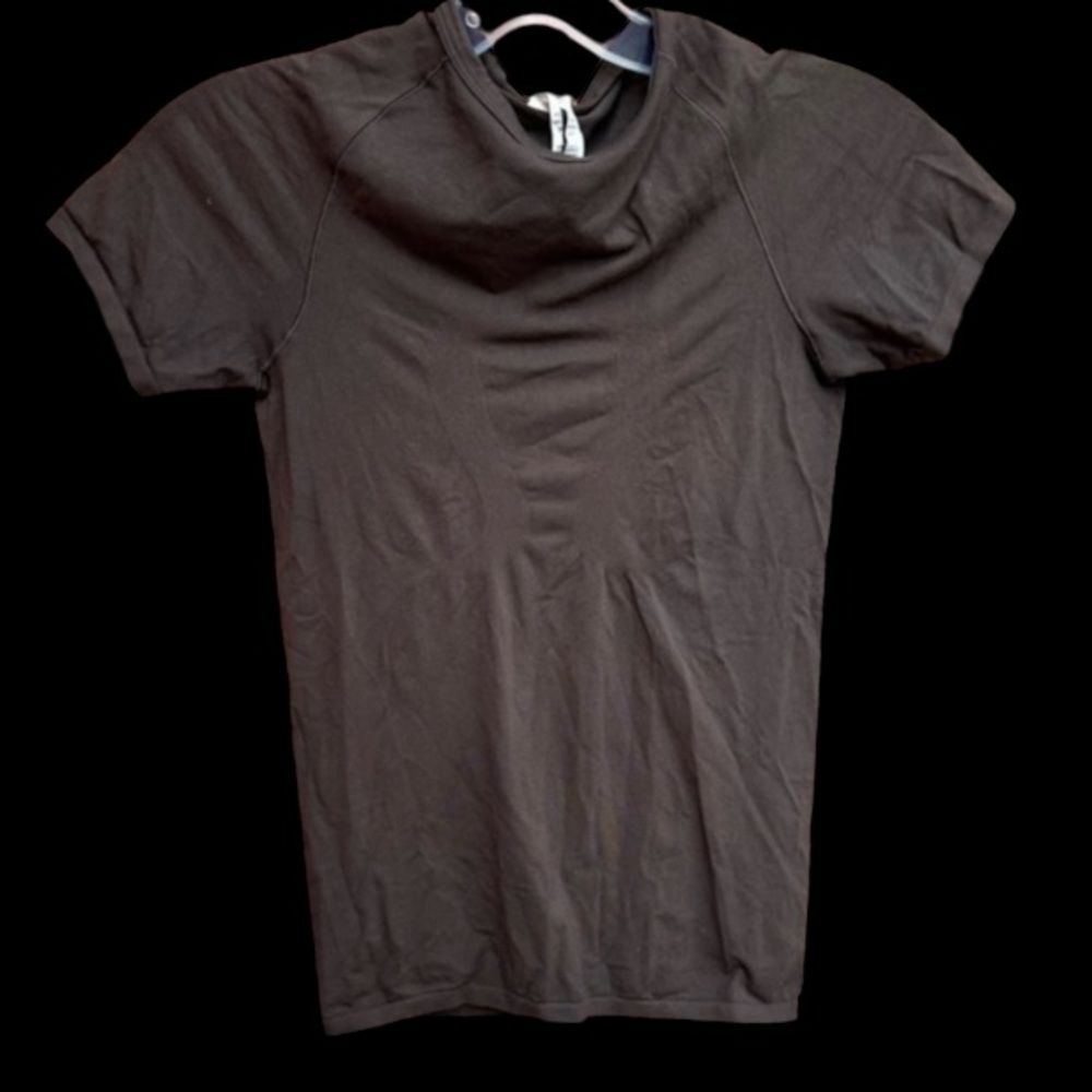 Lululemon Fitted Stretch Tee in Brown Size XS vintage